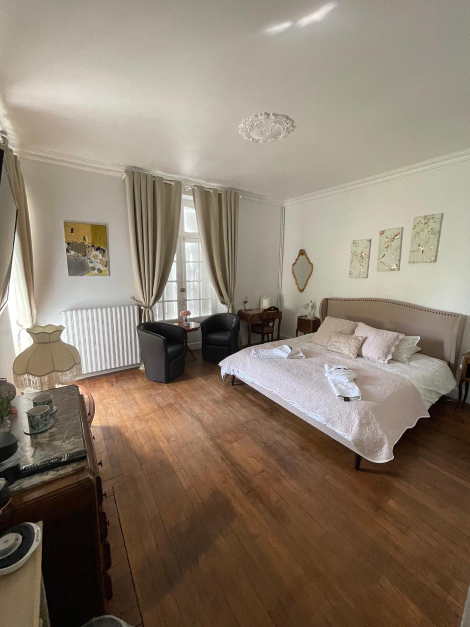 Vue Du Chateau D'Excideuil En Chambres Exteriör bild