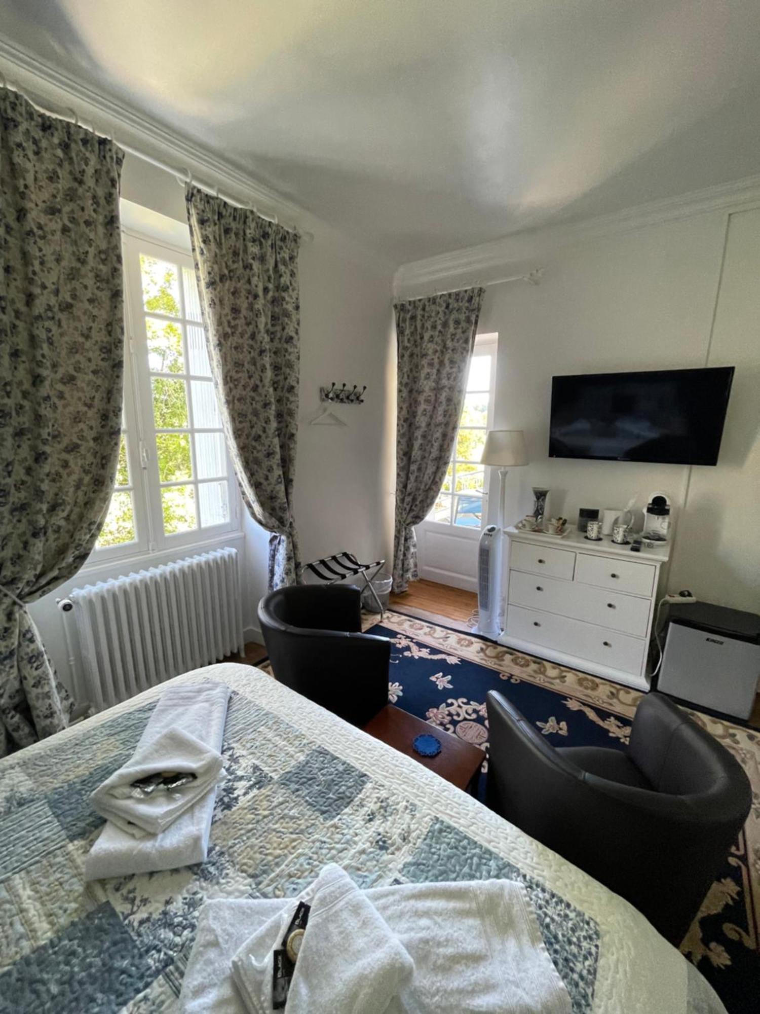 Vue Du Chateau D'Excideuil En Chambres Exteriör bild